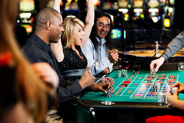 fomo toto mobile app interface showing sportsbook and live-dealer options